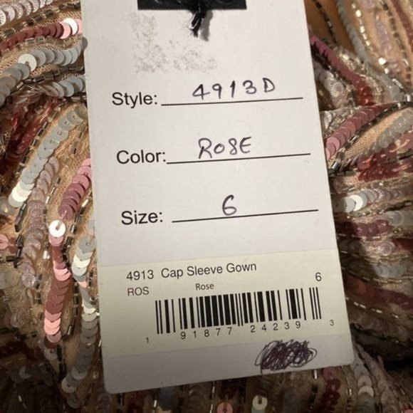 Mac Duggal Short Sleeve Ombre Sequined Gown NWT - Picture 9 of 14